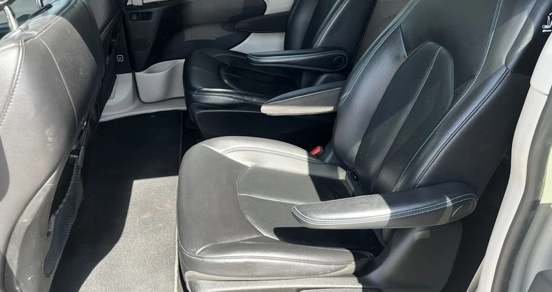 Chrysler Pacifica cena 179000 przebieg: 86000, rok produkcji 2021 z Łaszczów małe 781